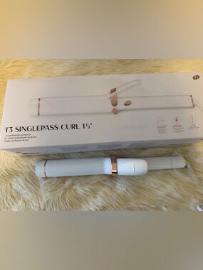 T3 White and Rose Gold SinglePass Styling Iron